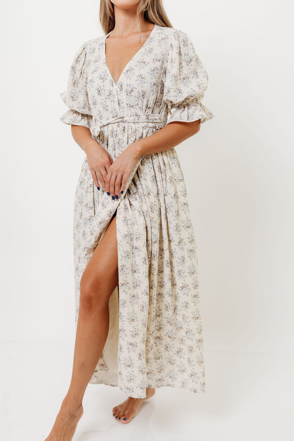 Baumwoll-Maxikleid mit Blumenmuster & Bindegürtel – Umstands- & Stillkleid