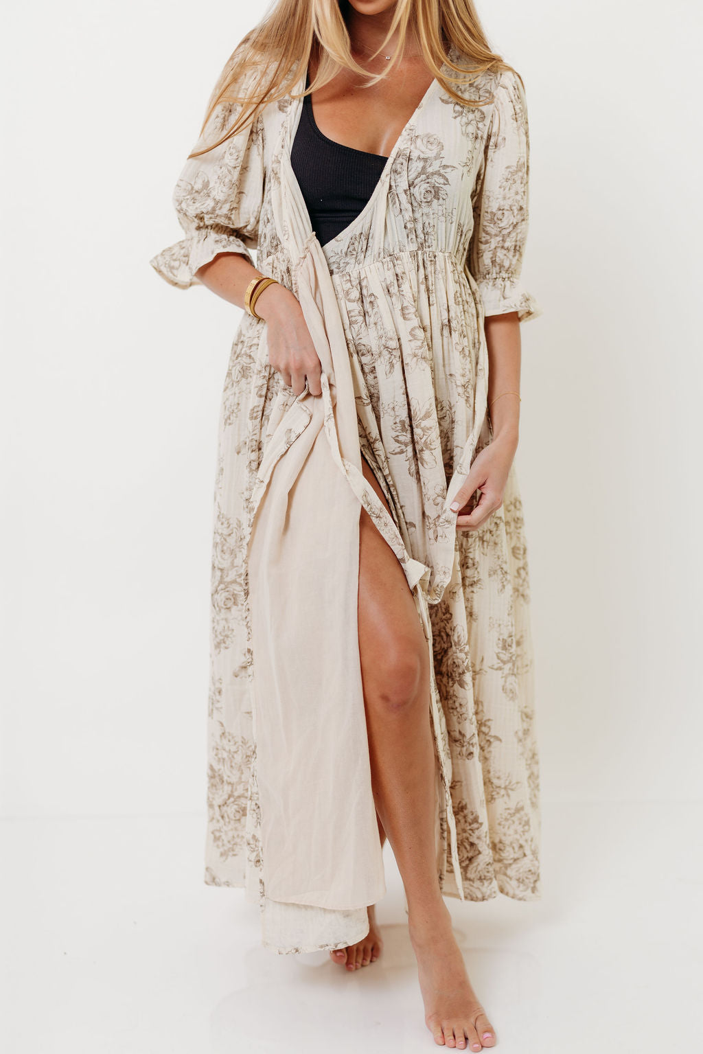 Baumwoll-Maxikleid mit Blumenmuster in Braun – Umstands- & Stillkleid