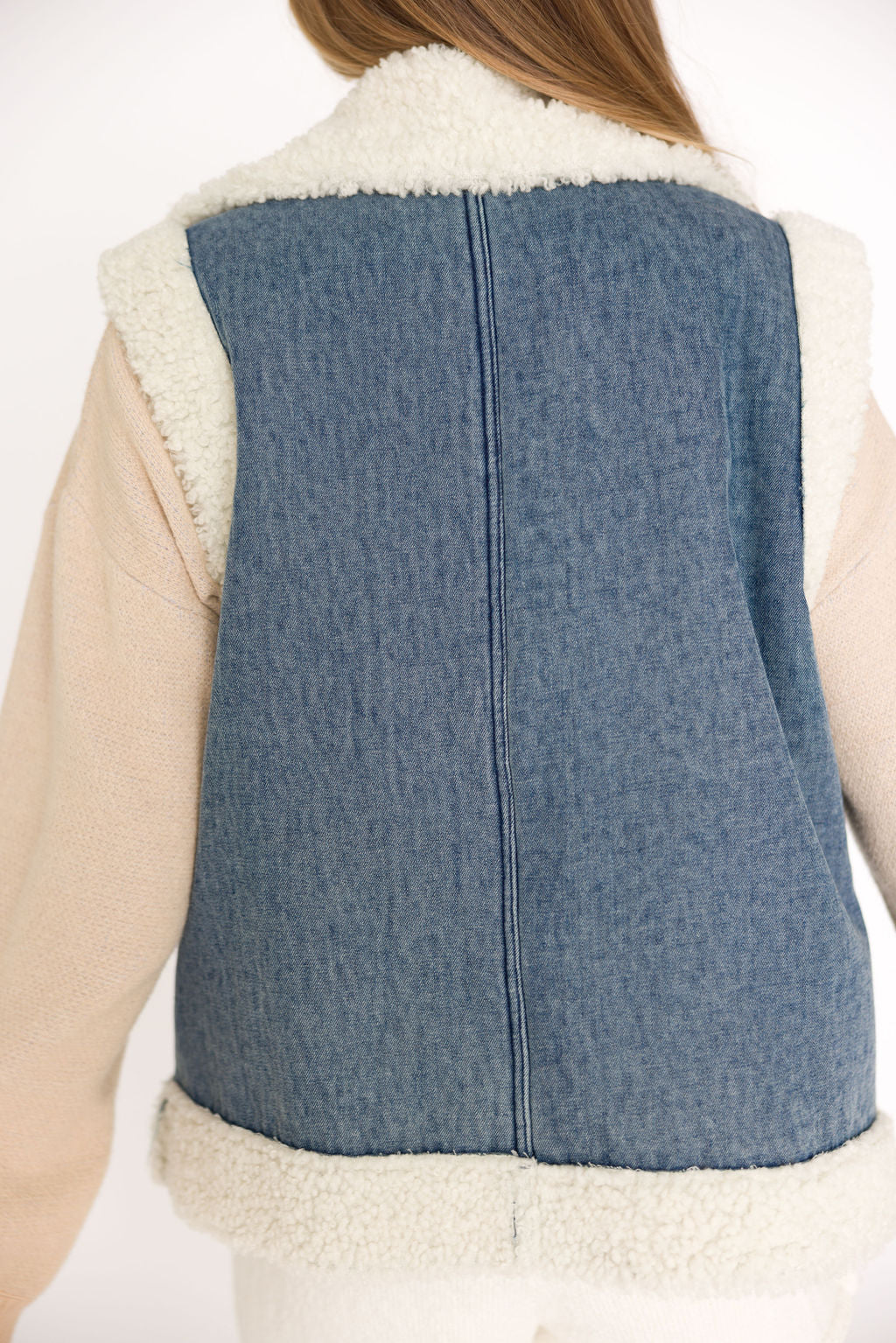 Willa Jeansweste mit Sherpa-Futter – Denim trifft auf Kuscheldesign